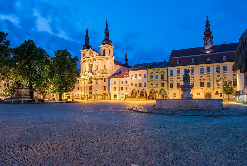 Náhledový obrázek - Třetí největší náměstí v Česku – a místo, kde skončilo jedno z nejkrvavějších období našich dějin. Právě tady se dohodli husité s církví a změnily se dějiny.