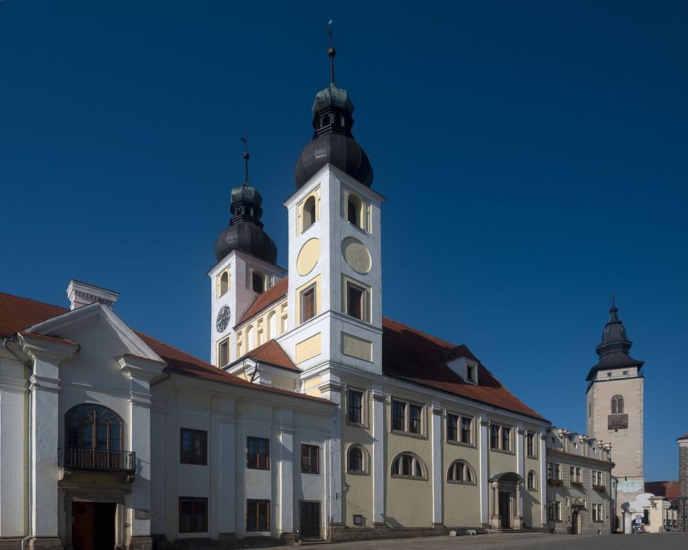 Náhledový obrázek - Jezuité si chrám postavili během pouhých čtyř let. Navrhl ho italský stavitel a netypicky je otočen do náměstí bokem. Sloužil i jako „vědecká laboratoř“ pro pozorování.