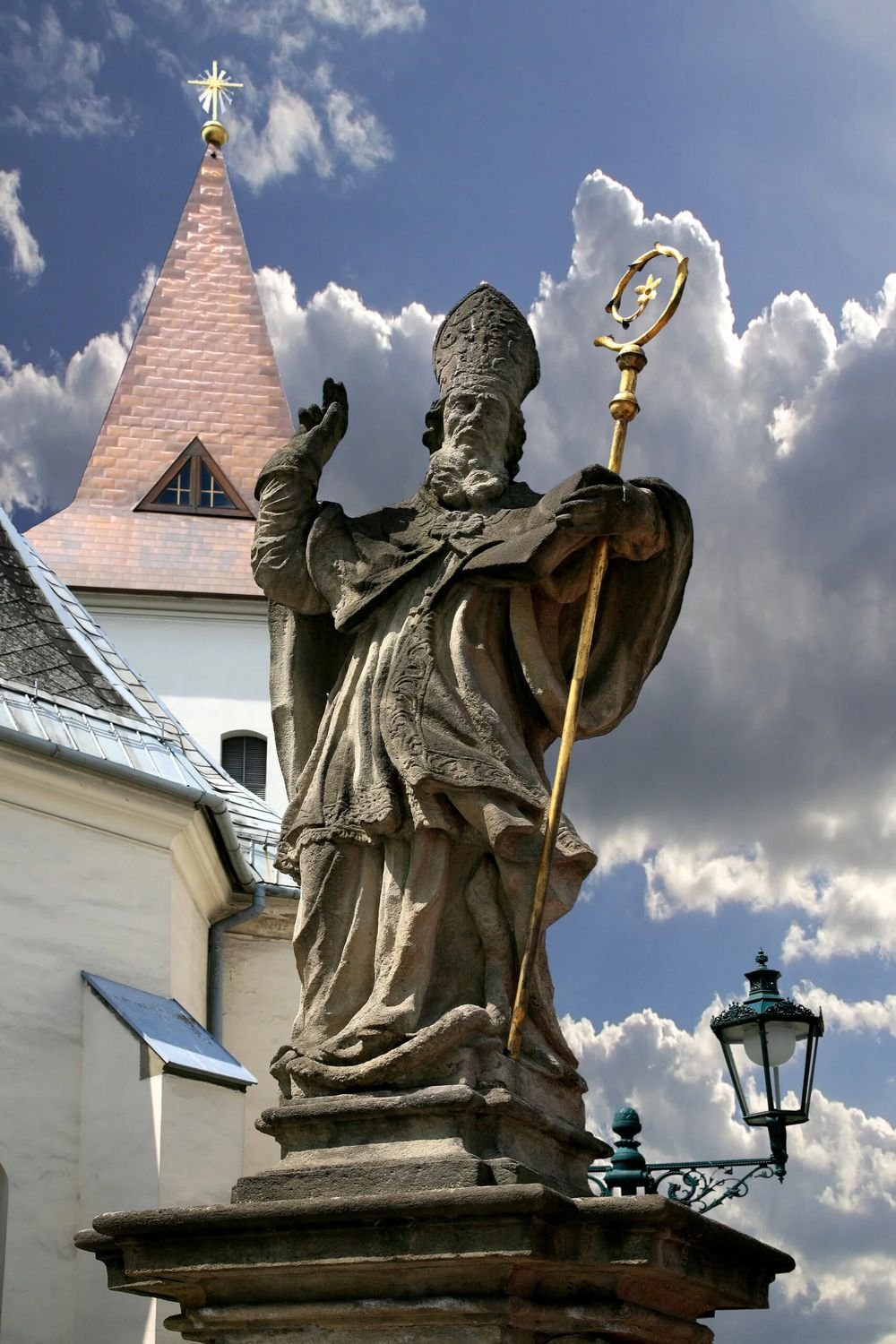 Náhledový obrázek - Svatý Patrik v Karviné? Neobvyklý motiv, který má své vysvětlení. Za jeho vznikem stojí irský šlechtic, který sem přinesl kus své víry i domova.
