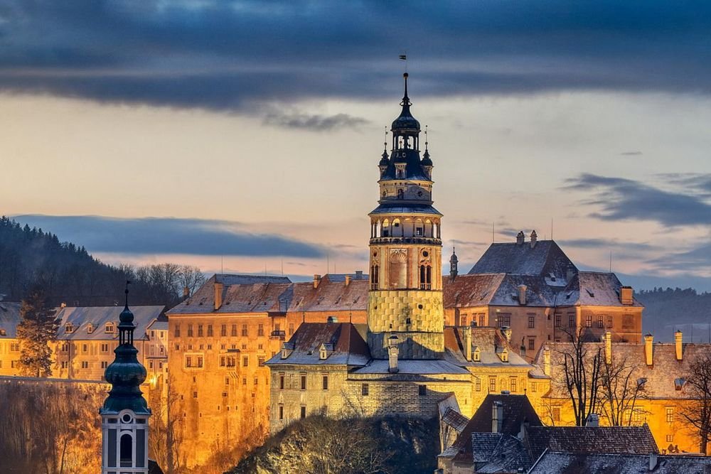 Náhledový obrázek - Z původního hradu vznikl jeden z největších zámeckých areálů v Česku, na kterém se podepsaly generace nejmocnějších rodů. Dodnes ukrývá unikáty, které jinde nenajdete.